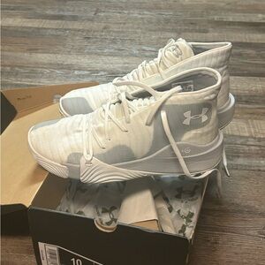 Like new Under Armour Spawn size 10. Only worn a couple times. Non smoking home